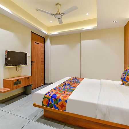 Fabhotel Udhna Inn, Near Udhna Junction スーラト エクステリア 写真