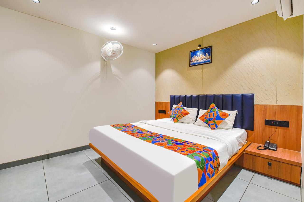 Fabhotel Udhna Inn, Near Udhna Junction スーラト エクステリア 写真